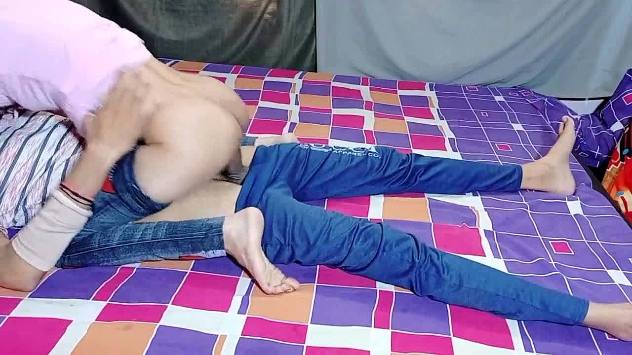 Amatörindiskt par har grov sex på hotellrummet bild